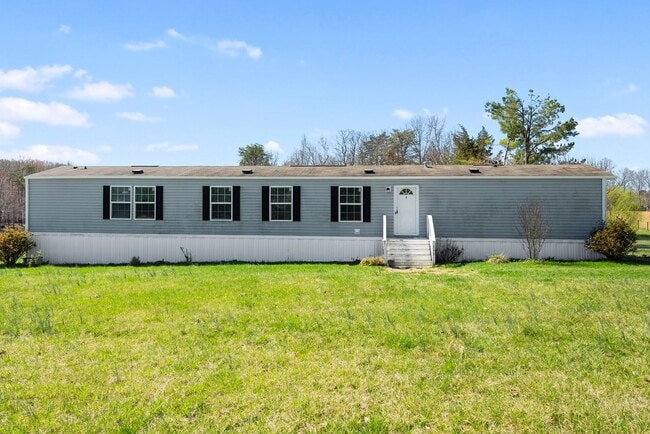 Building Photo - 3-Bedroom Home Close To Hampden-Sydney!