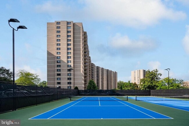 Photo - 307 Yoakum Pkwy Unit 1208