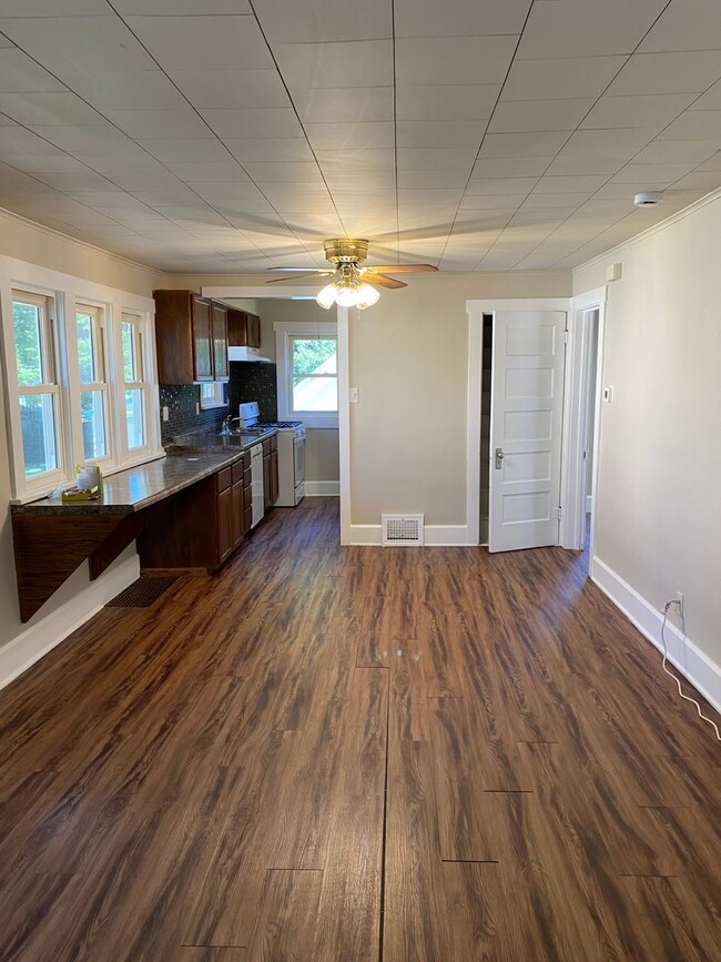 Photo - Updated 2 Bedroom 1.5 Bath Near Grandview ...