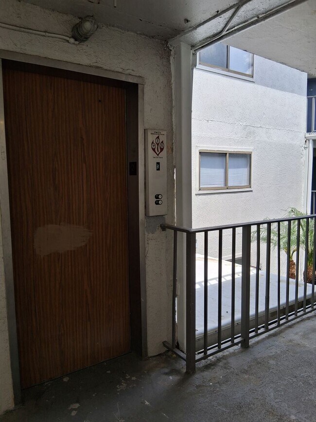 Photo - Nice condo with building Elevator, large patio Heard of Carrollwood