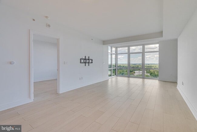 Building Photo - 8220 Crestwood Heights Dr Unit 1614