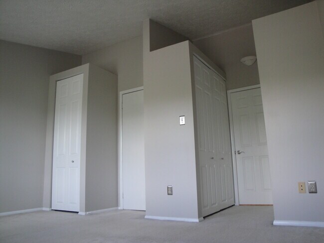 Photo - 2207 Hawthorne Drive