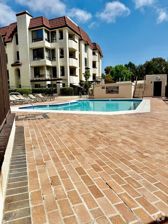 Building Photo - 5875 Friars Rd Rental