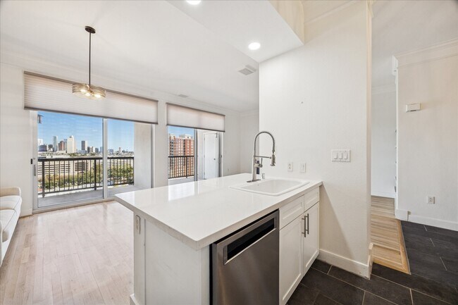 Photo - 3333 Allen Pkwy Unit 1408