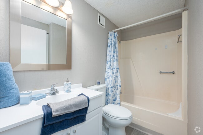 1BR, 1BA - 576SF - Primary Bedroom