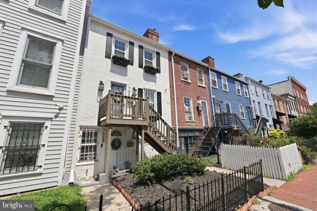 708 I St SE