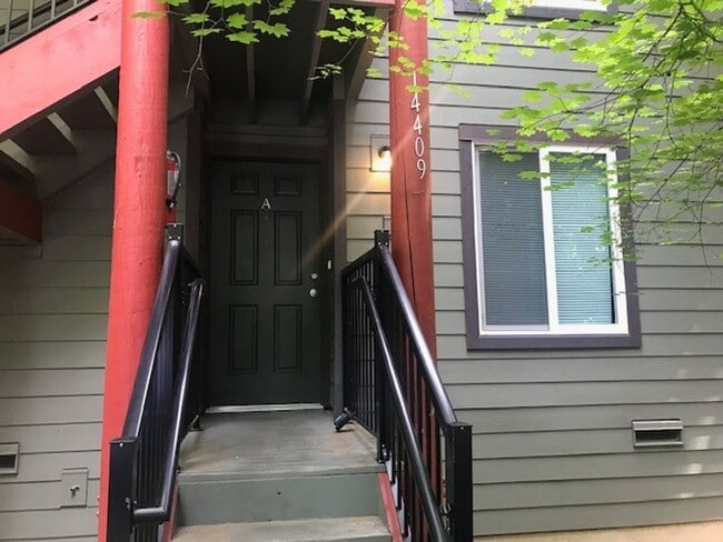 Building Photo - Updated Condo Near Microsoft - Bellevue & ...