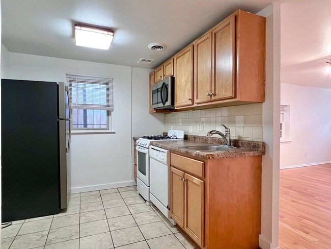 Photo - Spacious 1 BR w/ Private Entrance & Renova... Unit #B
