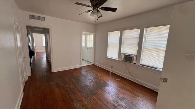 Photo - 735 Grove St N