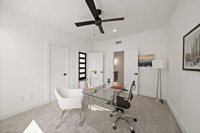 Photo - 1607 Barbee St