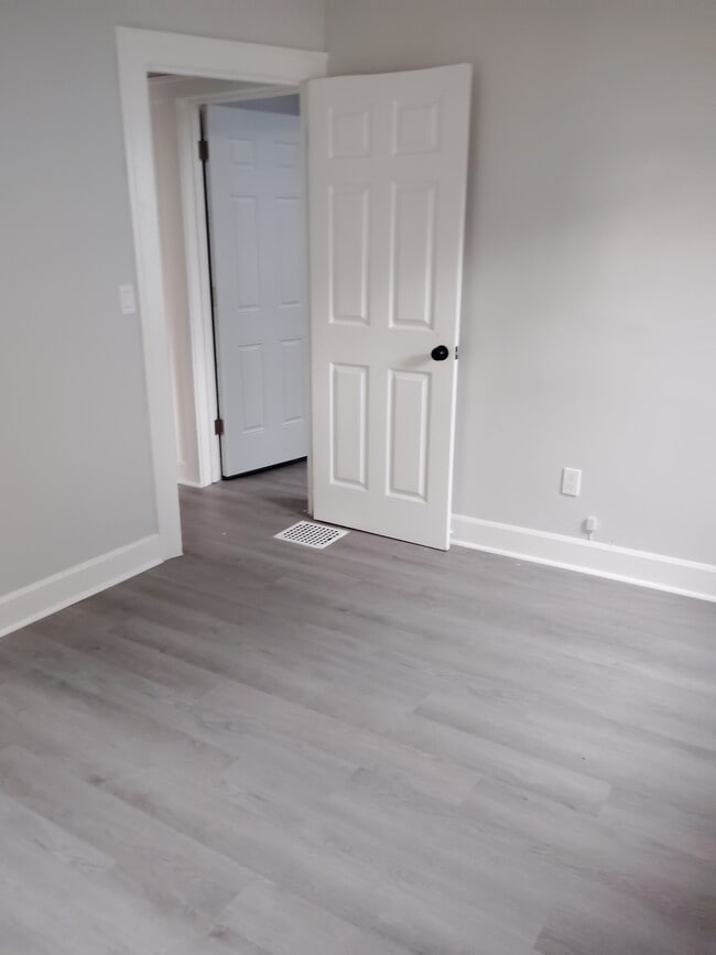 Photo - 2215 Hood Ave Apartamentos