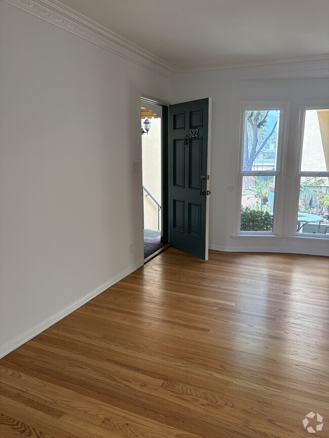 Building Photo - 526 N Genesee Ave Unit 520 Rental