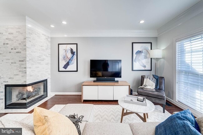 Photo - 947 Harrison Cir