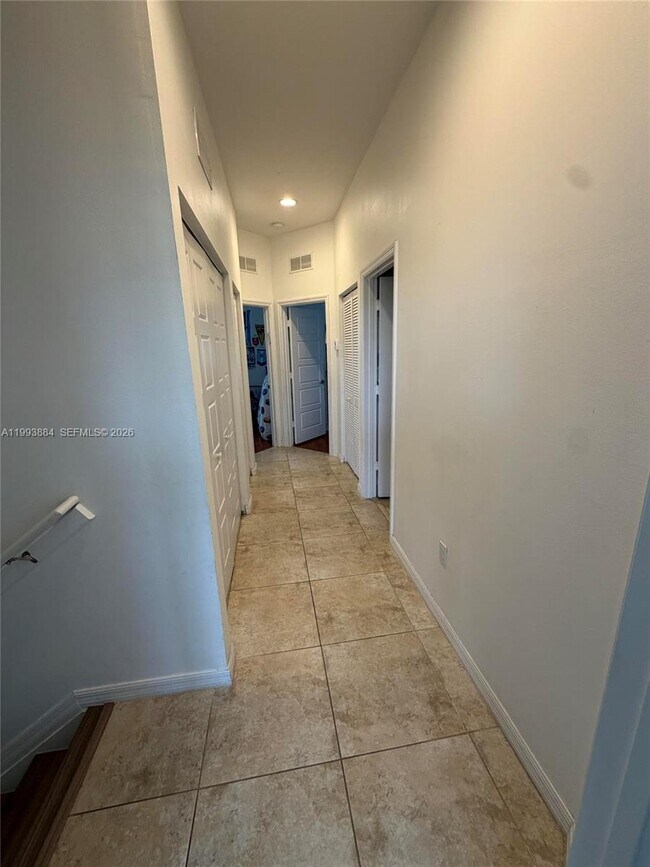 Photo - 655 NE 193rd St