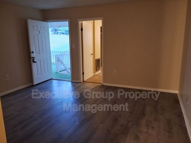 Photo - 1190 Lois Ln