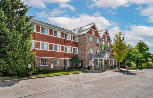 Furnished Studio-Indianapolis - West 86th St.