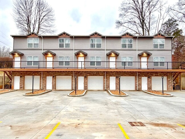 Building Photo - 511 Glenstone Springs Dr