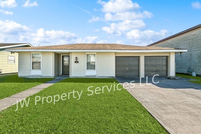 Building Photo - Modern & Spacious 4-Bedroom Home in Gretna