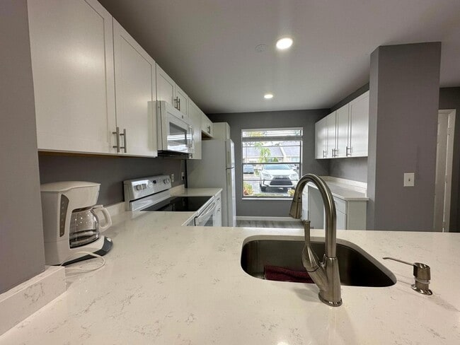 Photo - 139 Deerfield Ct