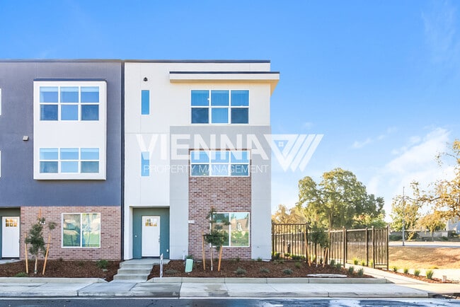 Building Photo - 7976 Quiet Knolls Dr Rental
