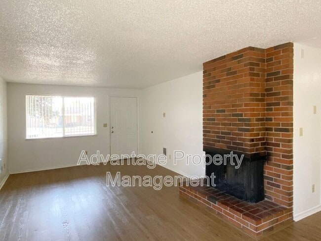 Photo - 585 NW Walnut Blvd