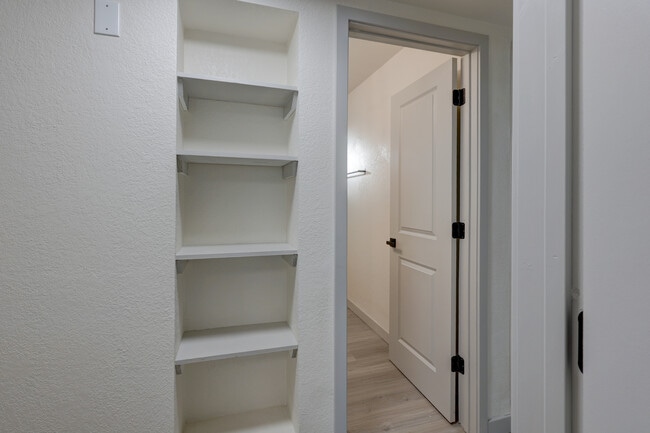 Photo - 1149 Victor St