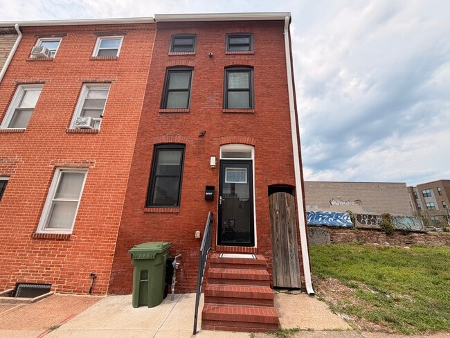 Building Photo - 1310 Gough St