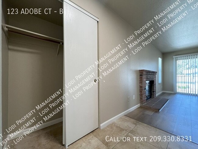Building Photo - 123 Adobe Ct Unit B Rental