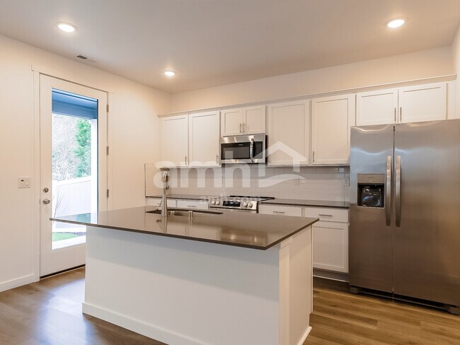 Photo - 5043 Washington St SE