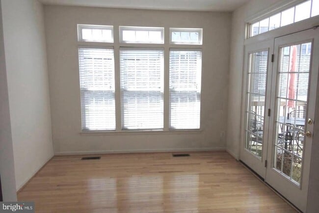 Photo - 16606 Barge Cir