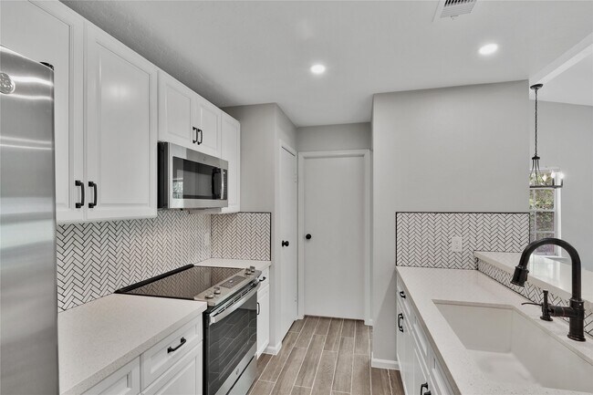 Photo - 7 E Brookberry Ct