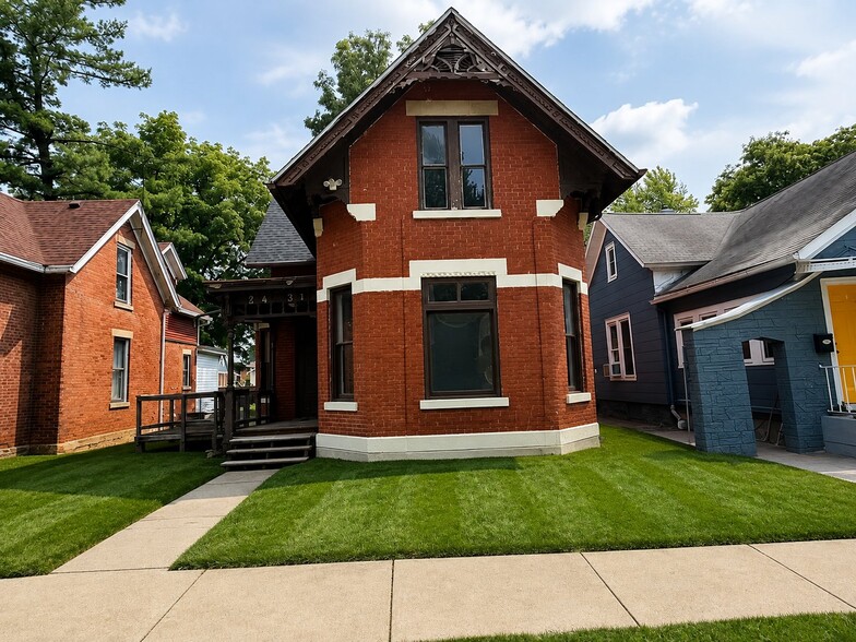 2431 Fox Ave