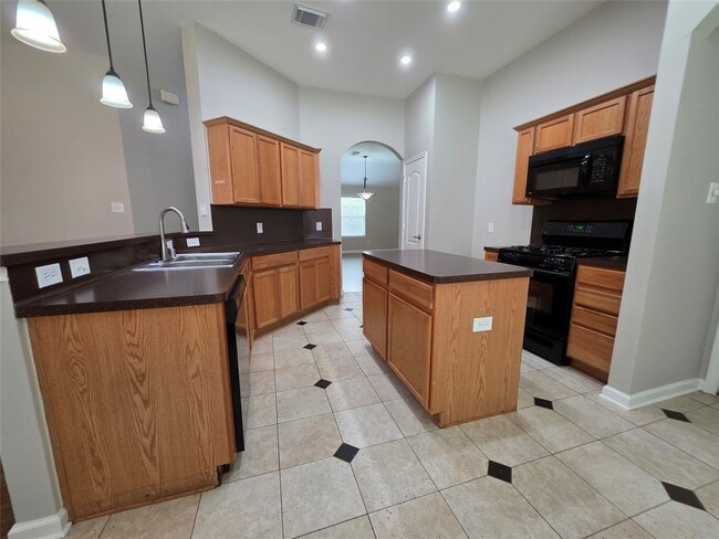 Photo - 2108 Goldfinch Ln