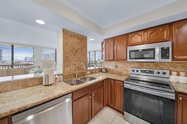 Photo - 2017 S Ocean Dr Unidad 610