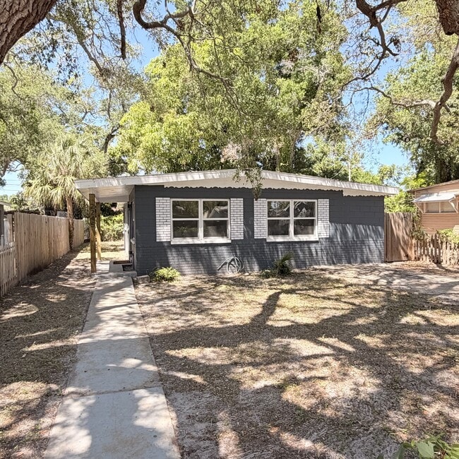 Building Photo - 2245 17th Ave S