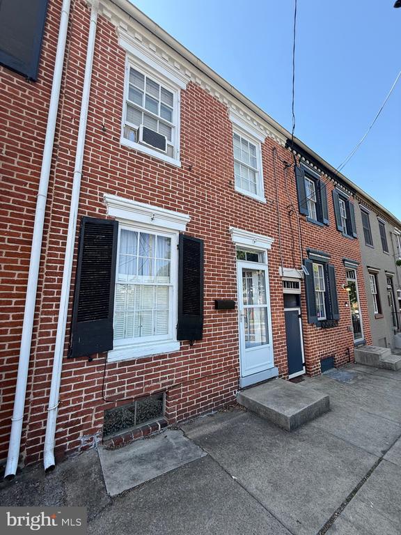 Building Photo - 427 S Market St Rental