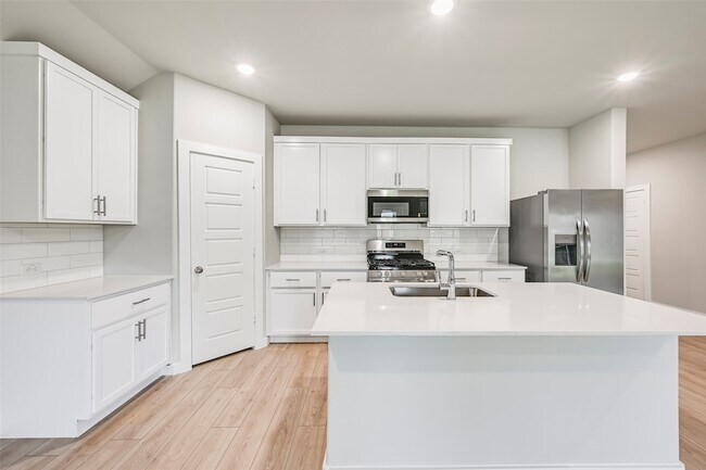 Photo - 946 Olive Dr