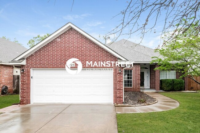 Building Photo - 4 Bedroom Pet-Friendly Home in Moore, OK with Main Street Renewal