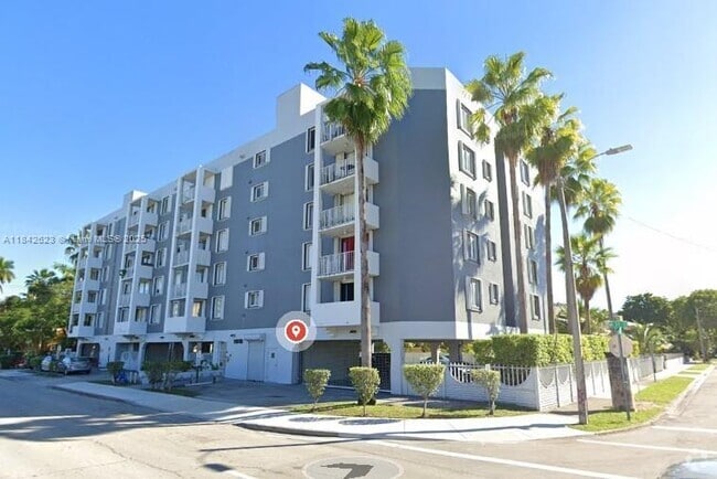 Building Photo - 1010 NW 11th St Unit 408 Rental