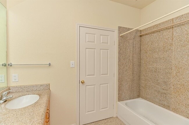 Building Photo - 9400 Bellaire Blvd Unit 511