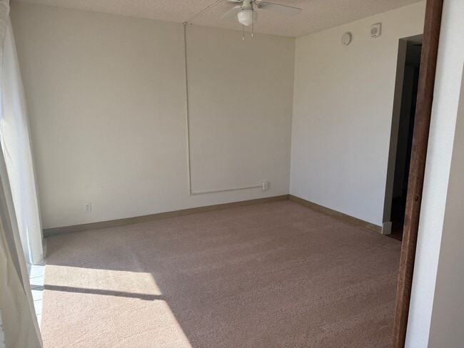 Photo - Makaha Valley Towers