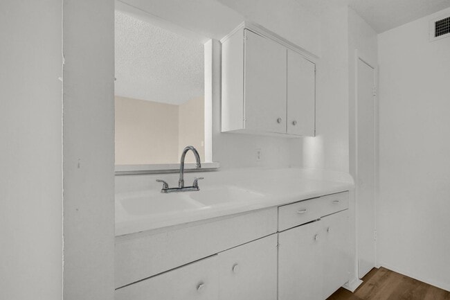 Photo - Hickory Apartments