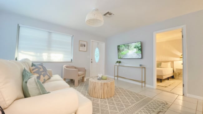 Photo - 2039 Monroe Ave