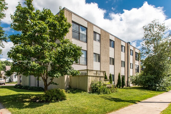 Photo - 704 E Center St