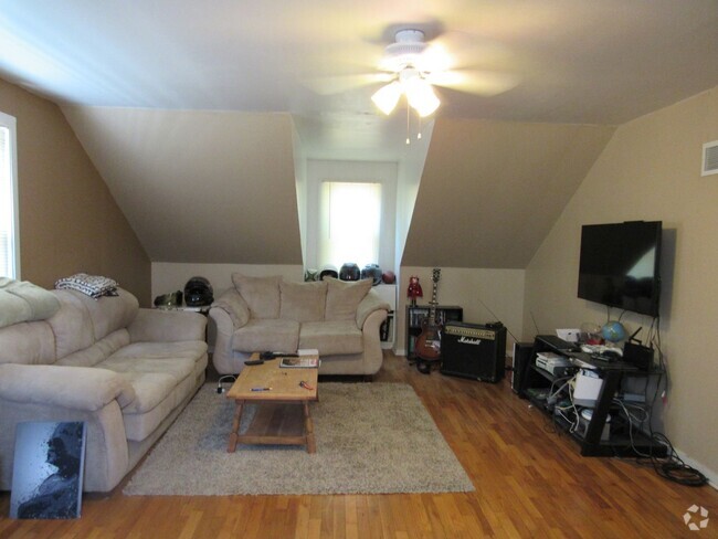 Building Photo - 709 Bluemont Ave Unit C Rental