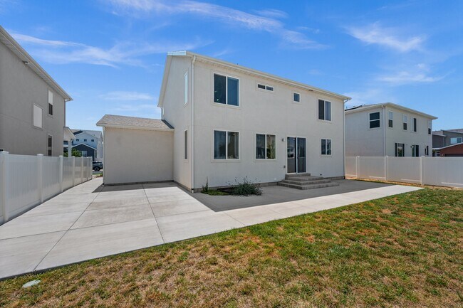 Photo - 858 W Wickham Dr