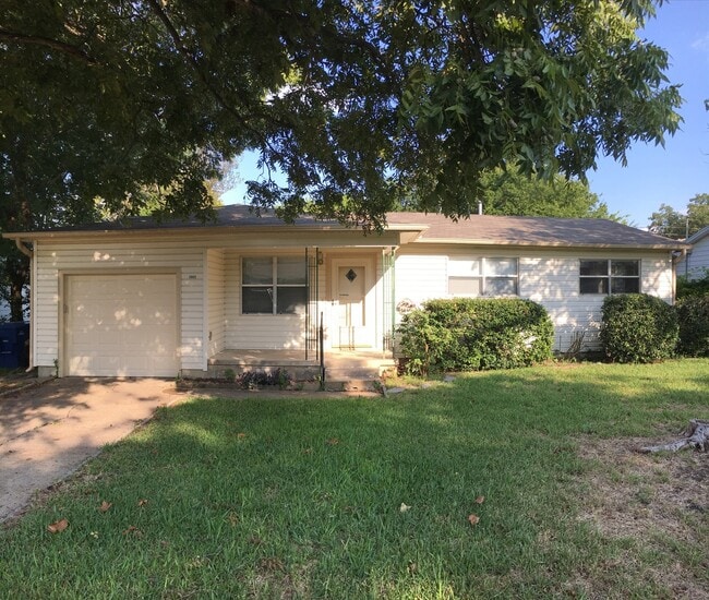 Photo - 2 WEEKS FREE RENT + $1,295 - Country living in the heart of Copperas Cove!