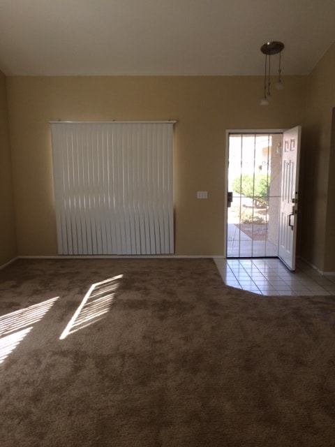 Photo - 3 BEDROOM, 2 BATH VICTORVILLE HOME. COMMUTER FRIENDLY! NEAR AMARGOSA AND MOJAVE