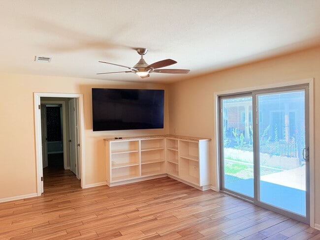 Photo - Amazing detached 2/2.5 duplex in Central Austin!!! Unidad A