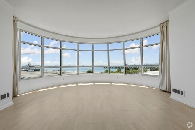 Building Photo - Light Filled 2 Bed, 2 Bath South Beach Por... Rental